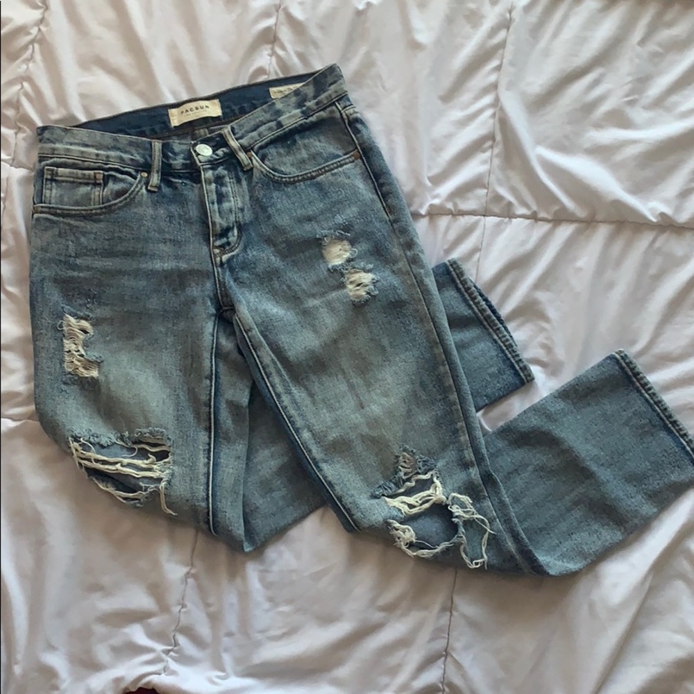 PacSun Boyfriend jeans with hidden buttons!